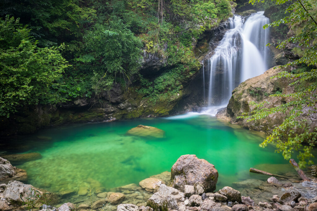 Slovenia_-_Waterfall_Sum_-_Vintgar_Klamm_(43686688490)