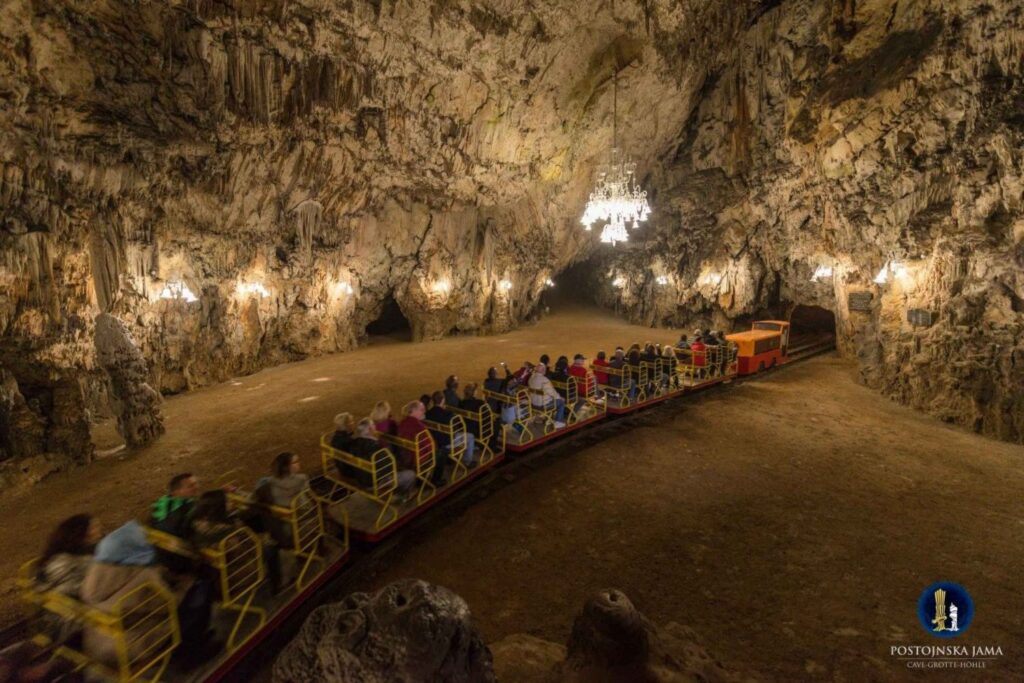 from-ljubljana-postojna-cave-and-predjama-castle-tour-3184379